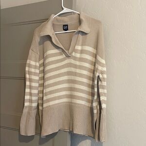 GAP Beige and Cream Striped V-Neck Sweater